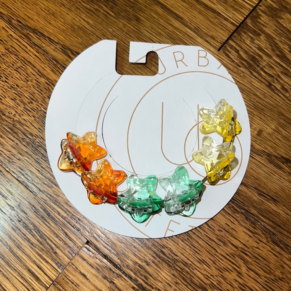 Urban Outfitters small star-shaped hair clips (set of 6)